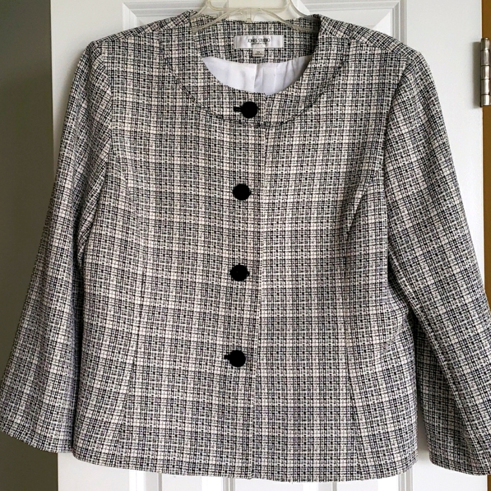 Jones Studio Size 14, Ladies jacket,  Black & White polyester fully lined.